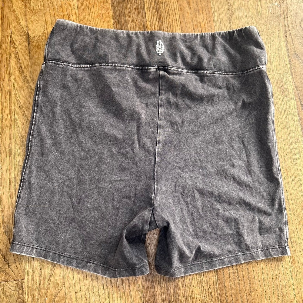 SOLD
by Free People Gray Athletic biker Shorts size Large - Picture 2 of 9